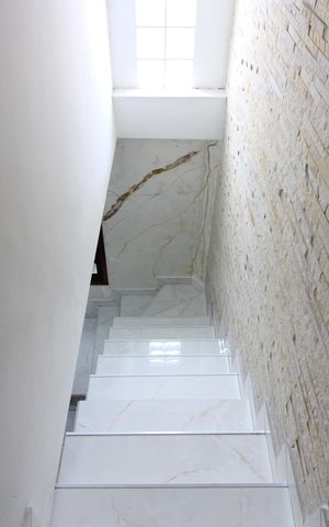 Casa à venda com 300m², 3 quartos e 5 vagasescada