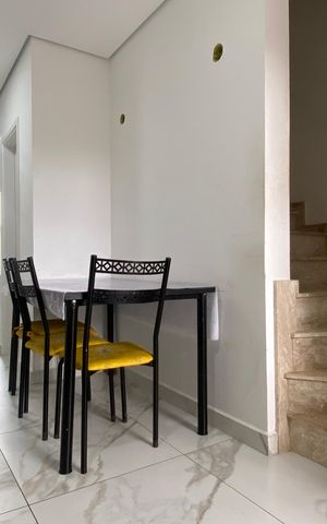 Casa à venda com 127m², 2 quartos e 2 vagas Casa à venda com 127m², 2 quartos e 2 vagasSala