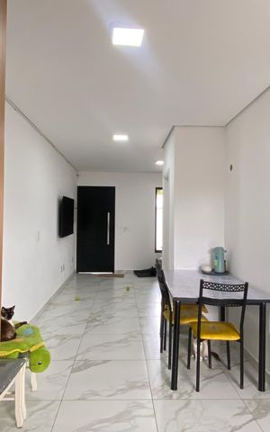 Casa à venda com 127m², 2 quartos e 2 vagas Casa à venda com 127m², 2 quartos e 2 vagasSala