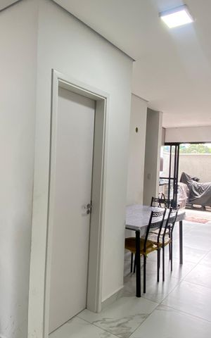 Casa à venda com 127m², 2 quartos e 2 vagas Casa à venda com 127m², 2 quartos e 2 vagasSala