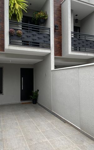 Casa à venda com 127m², 2 quartos e 2 vagas Casa à venda com 127m², 2 quartos e 2 vagasGaragem