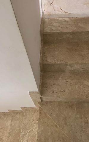 Casa à venda com 127m², 2 quartos e 2 vagas Casa à venda com 127m², 2 quartos e 2 vagasSala - Escada