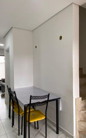 Casa à venda com 127m², 2 quartos e 2 vagas Casa à venda com 127m², 2 quartos e 2 vagasSala