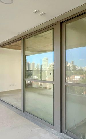 Apartamento à venda com 198m², 3 quartos e 3 vagas Apartamento à venda com 198m², 3 quartos e 3 vagasVaranda