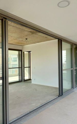 Apartamento à venda com 198m², 3 quartos e 3 vagas Apartamento à venda com 198m², 3 quartos e 3 vagasVaranda