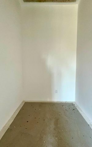 Apartamento à venda com 198m², 3 quartos e 3 vagas Apartamento à venda com 198m², 3 quartos e 3 vagasQuarto de Serviço