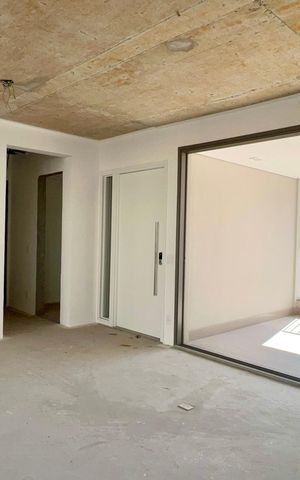 Apartamento à venda com 198m², 3 quartos e 3 vagas Apartamento à venda com 198m², 3 quartos e 3 vagasSala