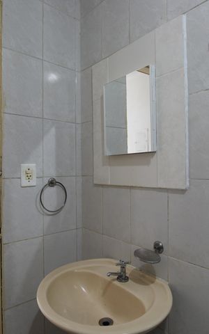 Casa de condomínio para alugar com 76m², 2 quartos e sem vagaBanheiro