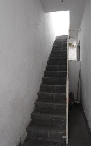 Casa de condomínio para alugar com 76m², 2 quartos e sem vagaEscada