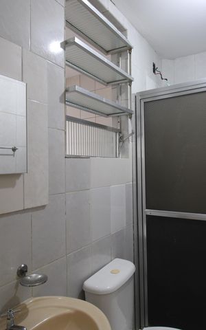 Casa de condomínio para alugar com 76m², 2 quartos e sem vagaBanheiro