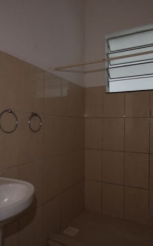 Casa de condomínio para alugar com 76m², 1 quarto e sem vagaBanheiro