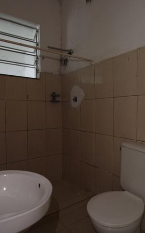 Casa de condomínio para alugar com 76m², 1 quarto e sem vagaBanheiro