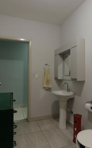 Casa à venda com 364m², 3 quartos e 2 vagasBanheiro 1