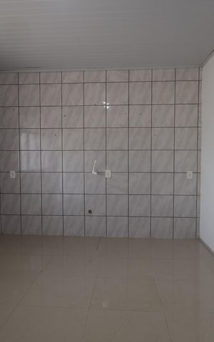 Casa à venda com 48m², 2 quartos e sem vagaSala/Cozinha