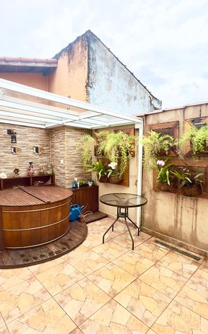 Casa à venda com 190m², 3 quartos e 2 vagas Casa à venda com 190m², 3 quartos e 2 vagasOfurô