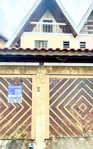 Casa à venda com 190m², 3 quartos e 2 vagas Casa à venda com 190m², 3 quartos e 2 vagasPlaca instalada na fachada do imóvel