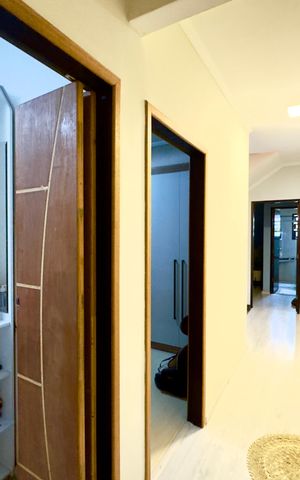 Casa à venda com 190m², 3 quartos e 2 vagas Casa à venda com 190m², 3 quartos e 2 vagasCorredor interno