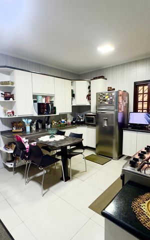 Casa à venda com 190m², 3 quartos e 2 vagas Casa à venda com 190m², 3 quartos e 2 vagasCozinha
