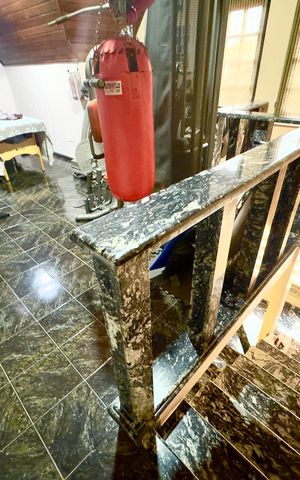 Casa à venda com 190m², 3 quartos e 2 vagas Casa à venda com 190m², 3 quartos e 2 vagasAcademia