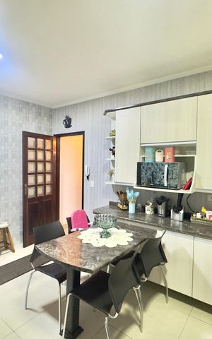 Casa à venda com 190m², 3 quartos e 2 vagas Casa à venda com 190m², 3 quartos e 2 vagasCozinha