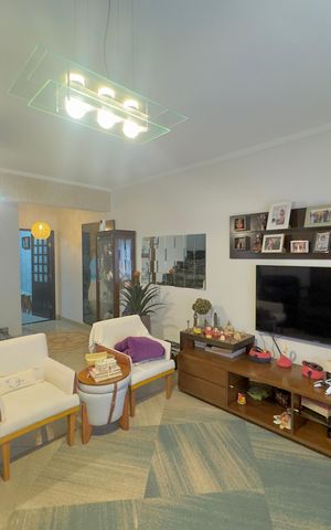 Casa à venda com 190m², 3 quartos e 2 vagas Casa à venda com 190m², 3 quartos e 2 vagasSala