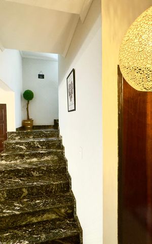 Casa à venda com 190m², 3 quartos e 2 vagas Casa à venda com 190m², 3 quartos e 2 vagasEscritório