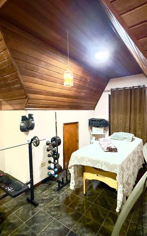 Casa à venda com 190m², 3 quartos e 2 vagas Casa à venda com 190m², 3 quartos e 2 vagasAcademia