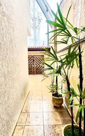 Casa à venda com 190m², 3 quartos e 2 vagas Casa à venda com 190m², 3 quartos e 2 vagasCorredor externo