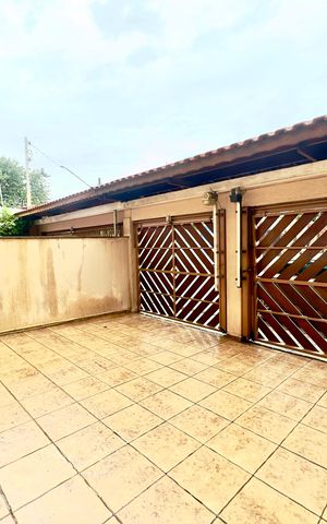 Casa à venda com 190m², 3 quartos e 2 vagas Casa à venda com 190m², 3 quartos e 2 vagasGaragem