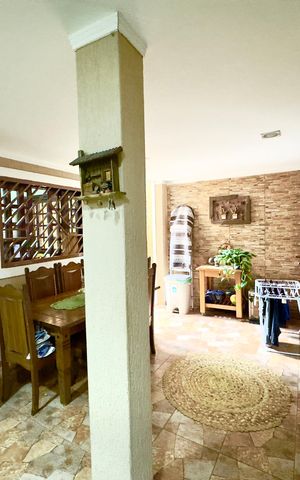 Casa à venda com 190m², 3 quartos e 2 vagas Casa à venda com 190m², 3 quartos e 2 vagasÁrea de Serviço
