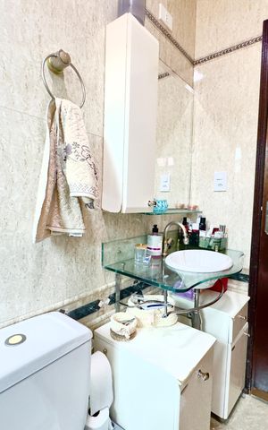 Casa à venda com 190m², 3 quartos e 2 vagas Casa à venda com 190m², 3 quartos e 2 vagasBanheiro 1