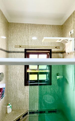 Casa à venda com 190m², 3 quartos e 2 vagas Casa à venda com 190m², 3 quartos e 2 vagasBanheiro 1