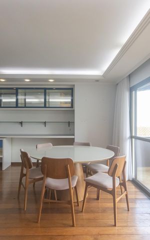 Apartamento à venda com 130m², 3 quartos e 2 vagas Apartamento à venda com 130m², 3 quartos e 2 vagasSala