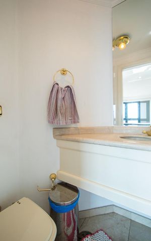 Apartamento à venda com 160m², 3 quartos e 3 vagas Apartamento à venda com 160m², 3 quartos e 3 vagasBanheiro