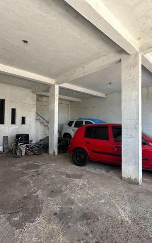 Casa à venda com 175m², 2 quartos e 4 vagas Casa à venda com 175m², 2 quartos e 4 vagasGaragem