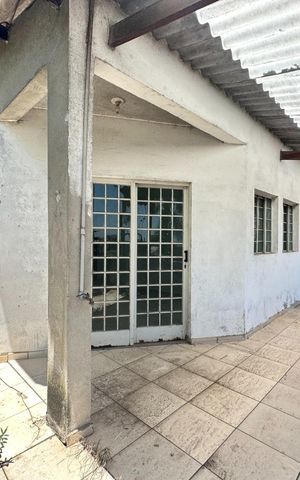 Casa à venda com 175m², 2 quartos e 4 vagas Casa à venda com 175m², 2 quartos e 4 vagasÁrea externa
