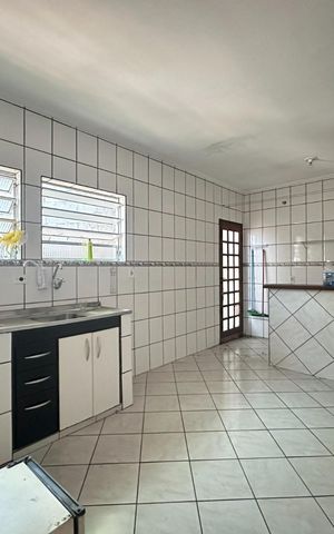 Casa à venda com 175m², 2 quartos e 4 vagas Casa à venda com 175m², 2 quartos e 4 vagasCozinha