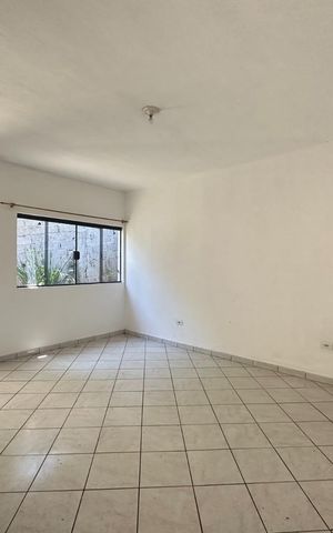 Casa à venda com 175m², 2 quartos e 4 vagas Casa à venda com 175m², 2 quartos e 4 vagasSala