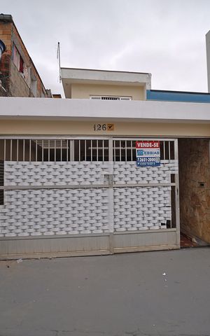 Casa à venda com 129m², 3 quartos e 2 vagasFachada