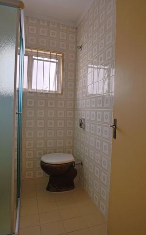 Casa à venda com 129m², 3 quartos e 2 vagasBanheiro social