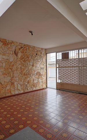 Casa à venda com 129m², 3 quartos e 2 vagasGaragem