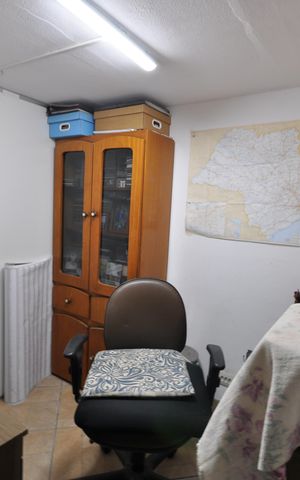 Casa à venda com 130m², 2 quartos e 2 vagasEscrítório