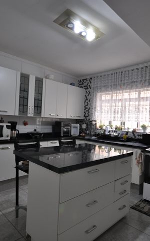 Casa à venda com 130m², 2 quartos e 2 vagasCozinha