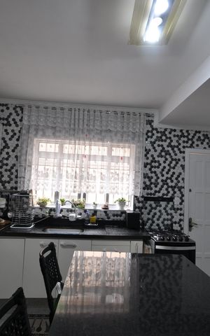 Casa à venda com 130m², 2 quartos e 2 vagasCozinha