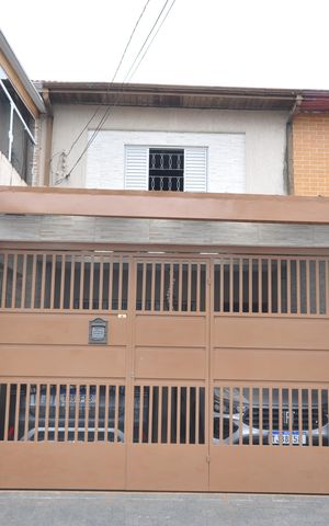 Casa à venda com 130m², 2 quartos e 2 vagasFachada