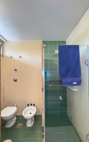 Casa à venda com 346m², 4 quartos e 2 vagas Casa à venda com 346m², 4 quartos e 2 vagasBanheiro da Suíte 1