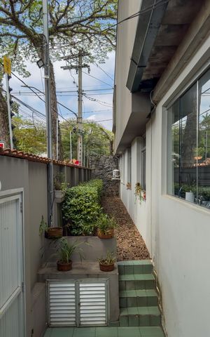 Casa à venda com 346m², 4 quartos e 2 vagas Casa à venda com 346m², 4 quartos e 2 vagasÁrea de Serviço