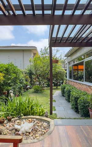 Casa à venda com 346m², 4 quartos e 2 vagas Casa à venda com 346m², 4 quartos e 2 vagasJardim