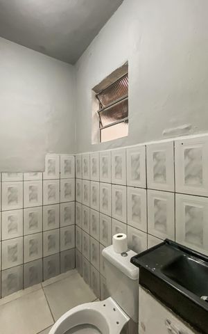 Casa para alugar com 100m², 2 quartos e 1 vaga Casa para alugar com 100m², 2 quartos e 1 vagaBanheiro