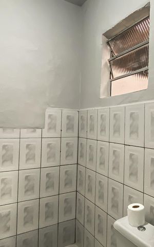 Casa para alugar com 100m², 2 quartos e 1 vaga Casa para alugar com 100m², 2 quartos e 1 vagaBanheiro